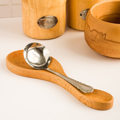 زیر کفگیر چوبی