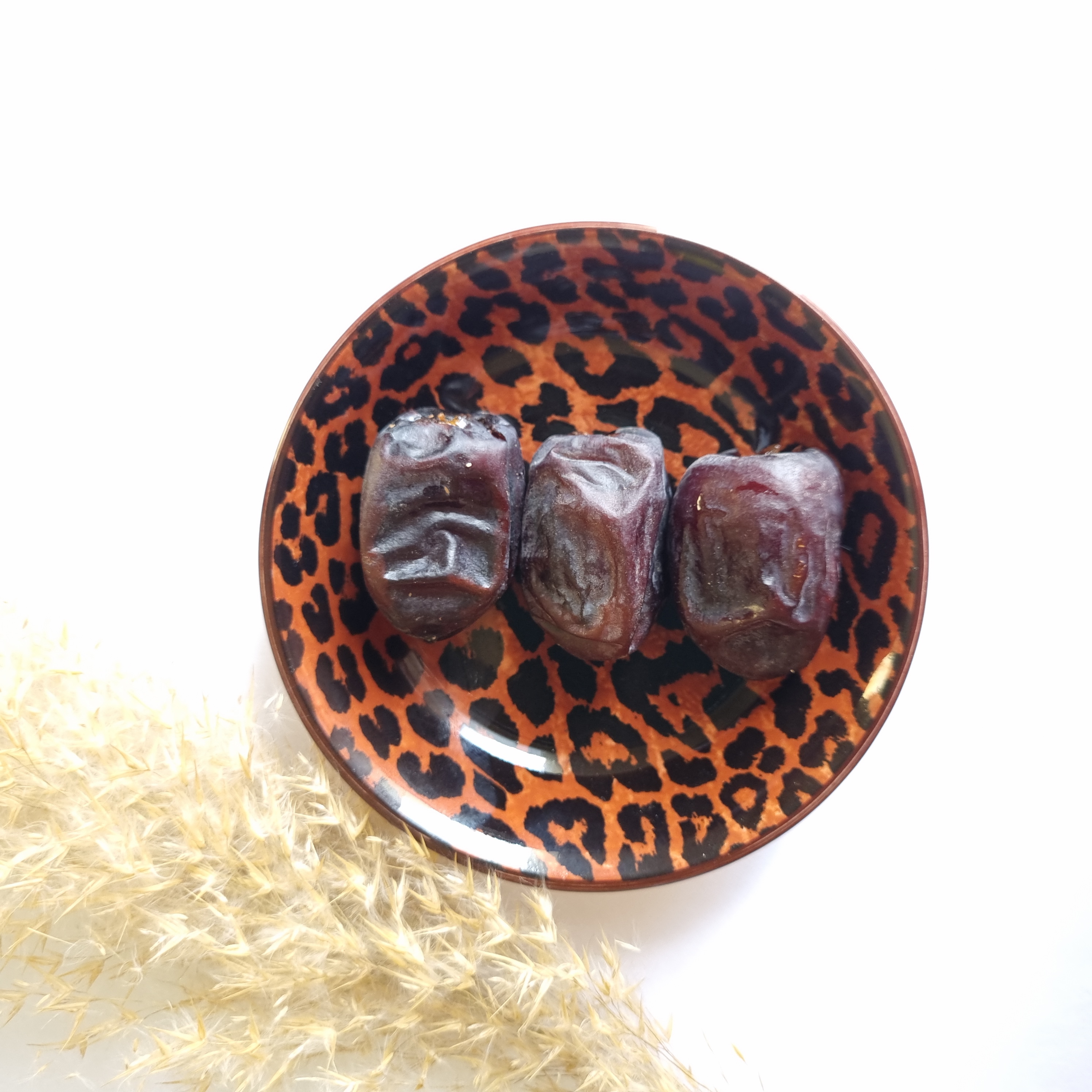 مزه‌خوری خرماخوری زیتون خوری پلنگی دنی هوم